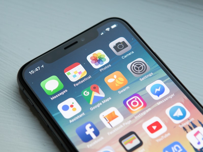 斗球App在iPhone灵动岛和iPad分屏模式下的界面预览